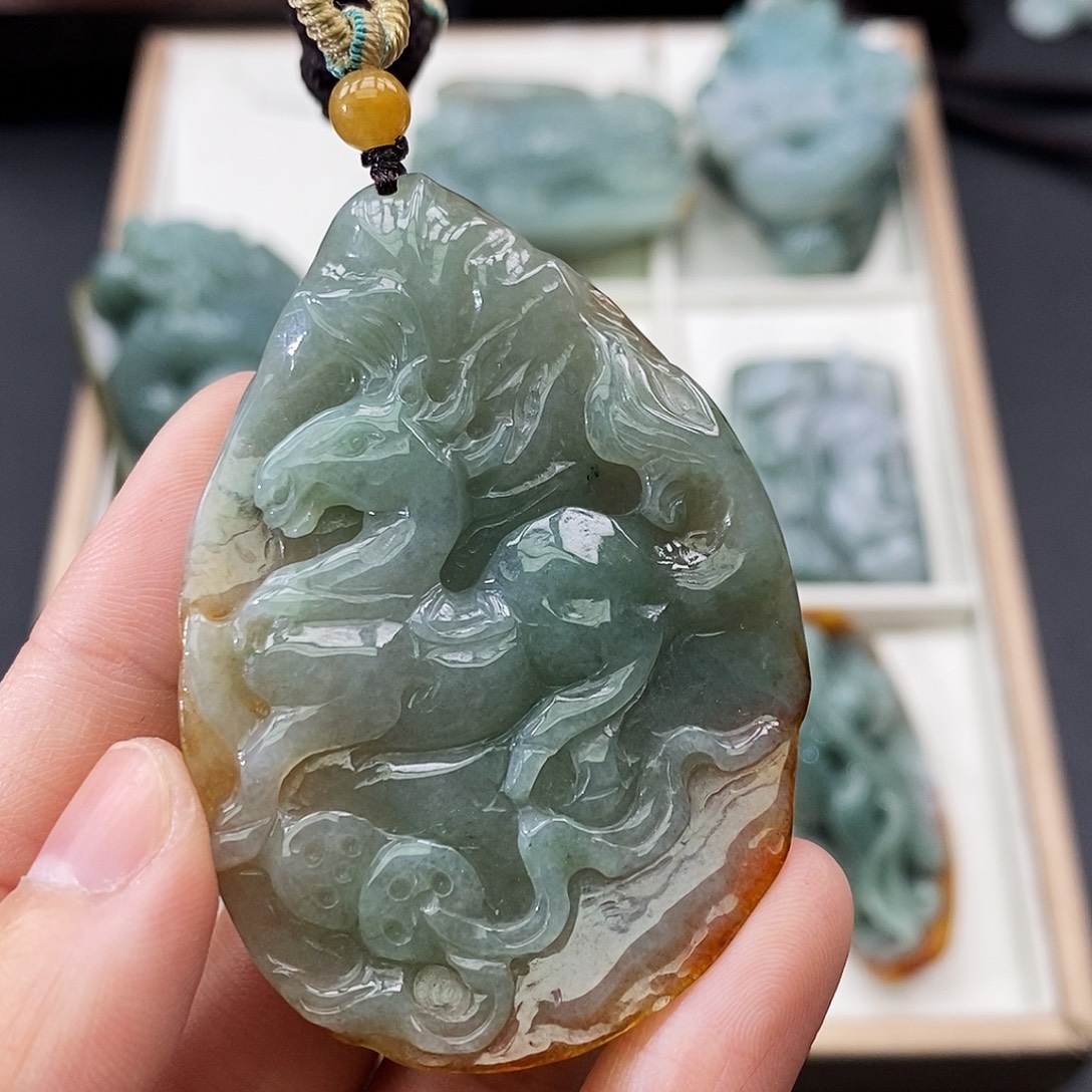 自***侠翡翠未镶嵌颈饰缅甸翡翠a货