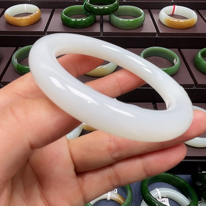 和田玉未镶嵌手镯