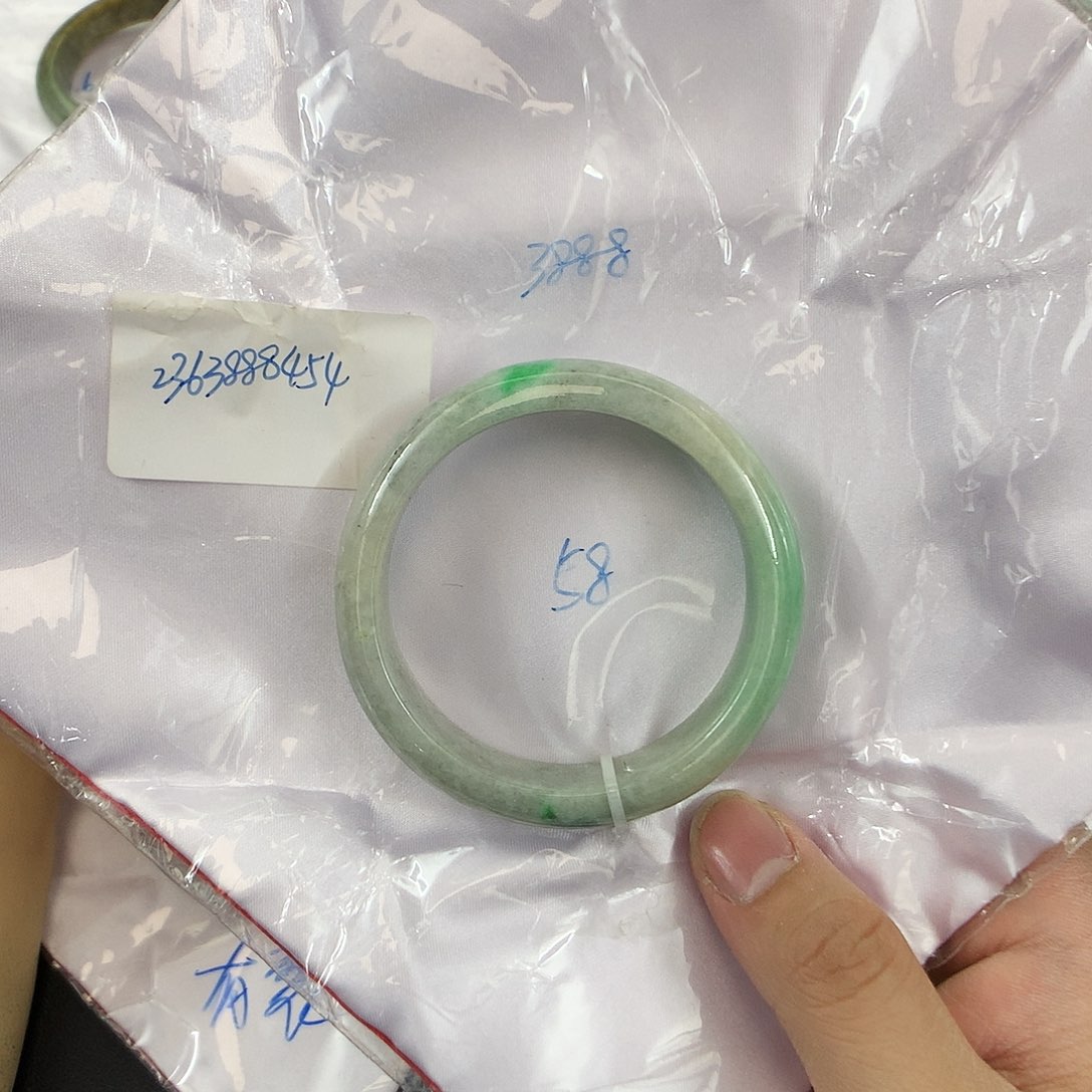 翡翠手镯未镶嵌天然缅甸翡翠手镯