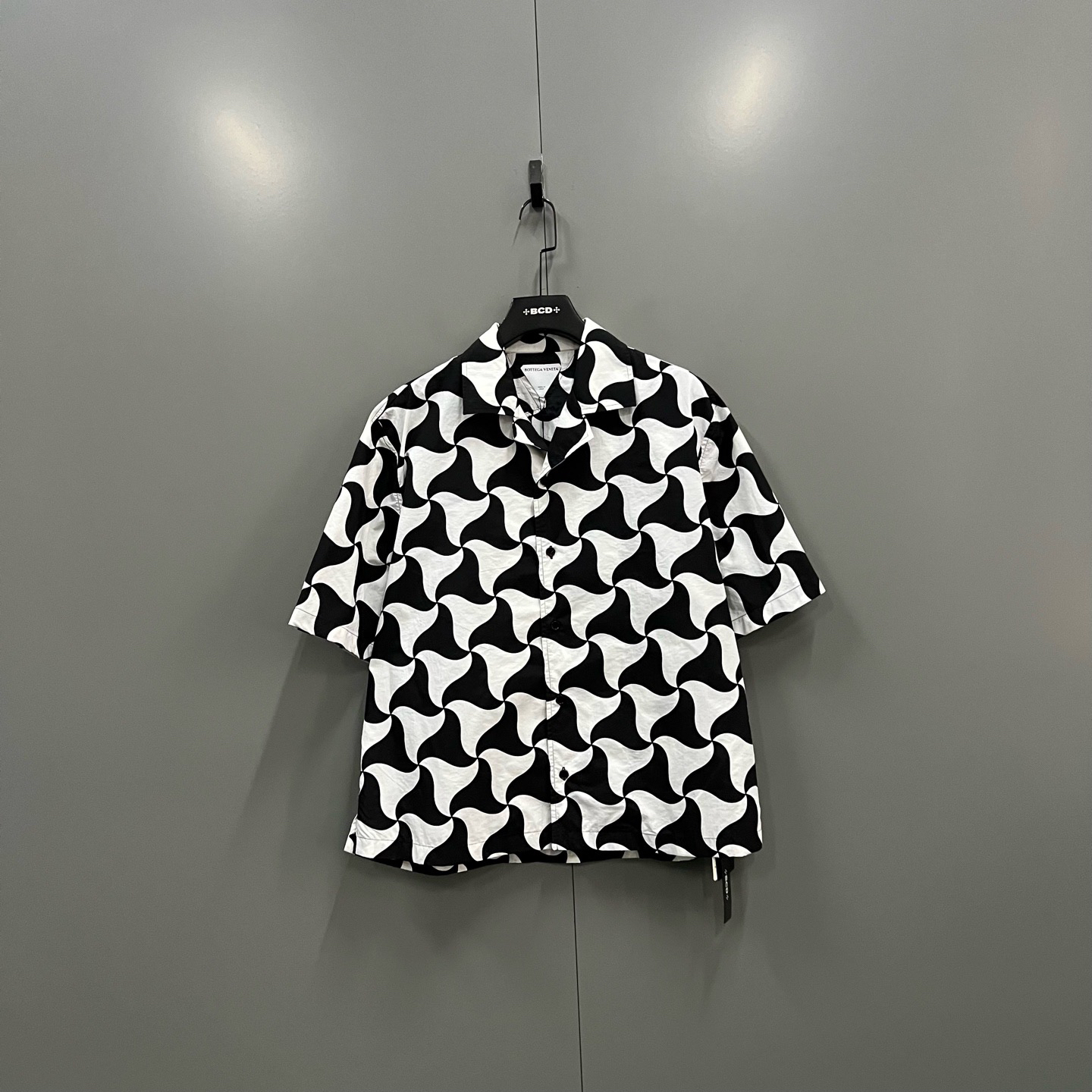 未使用 BOTTEGA VENETA/葆蝶家 bc 几何满印短袖衬衫 48码 017805