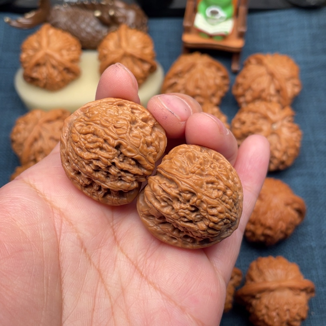 把件文玩核桃33红宝石狮子头全品