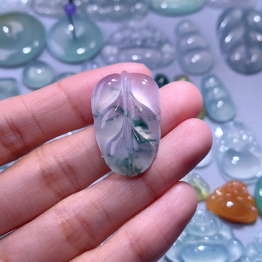 【闪购商品】翡翠颈饰未镶嵌叶子