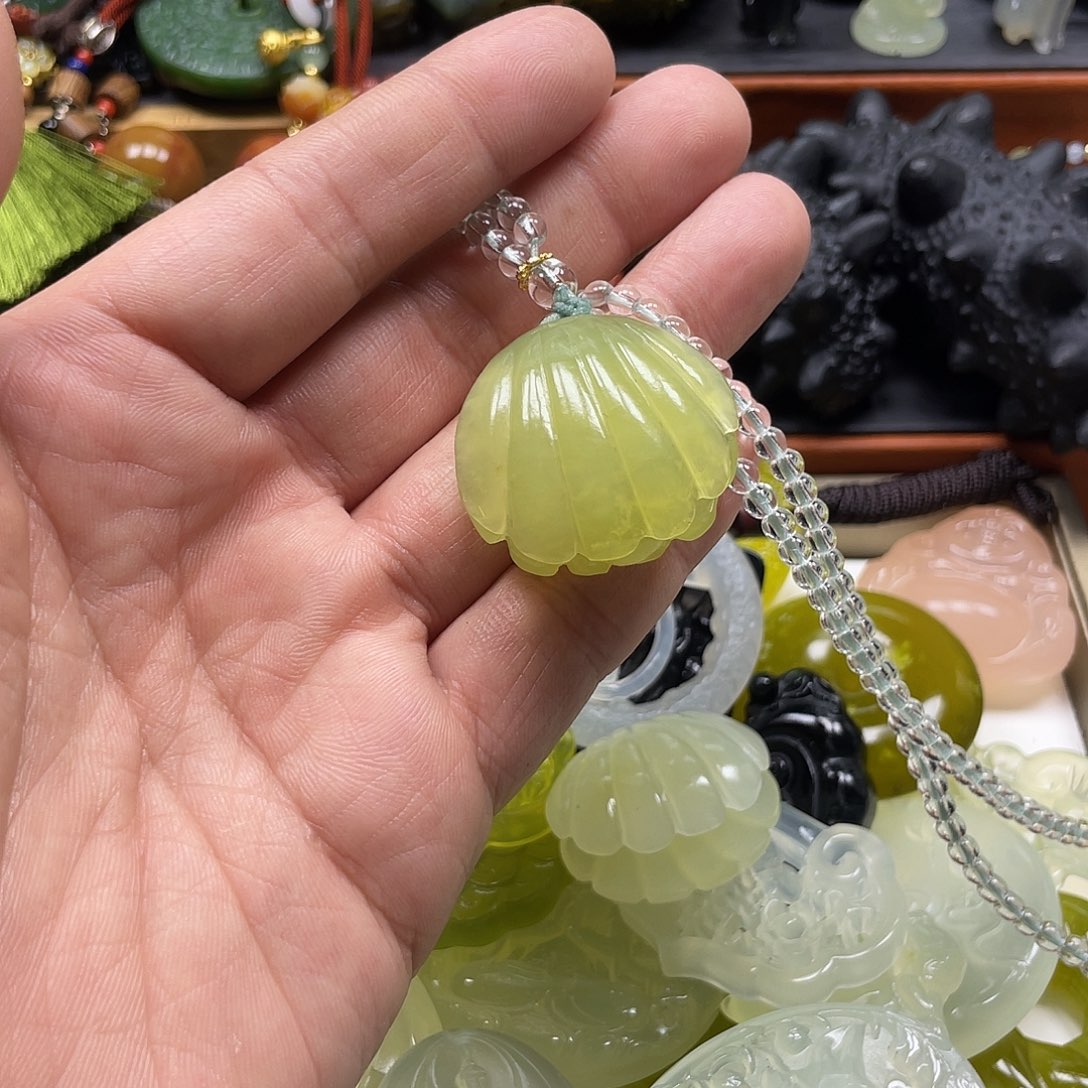 平***康蛇纹石玉未镶嵌颈饰