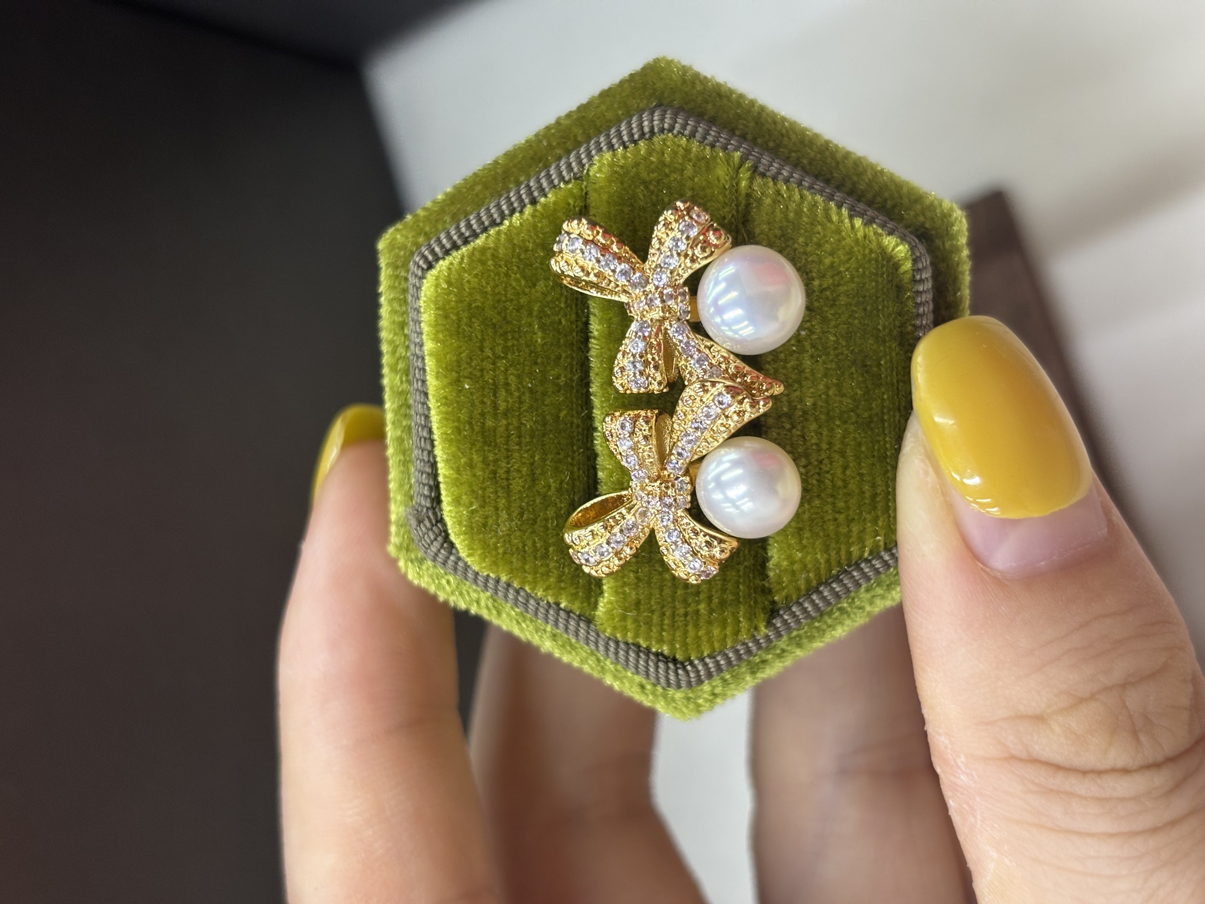 1095蝴蝶结款珍珠耳钉