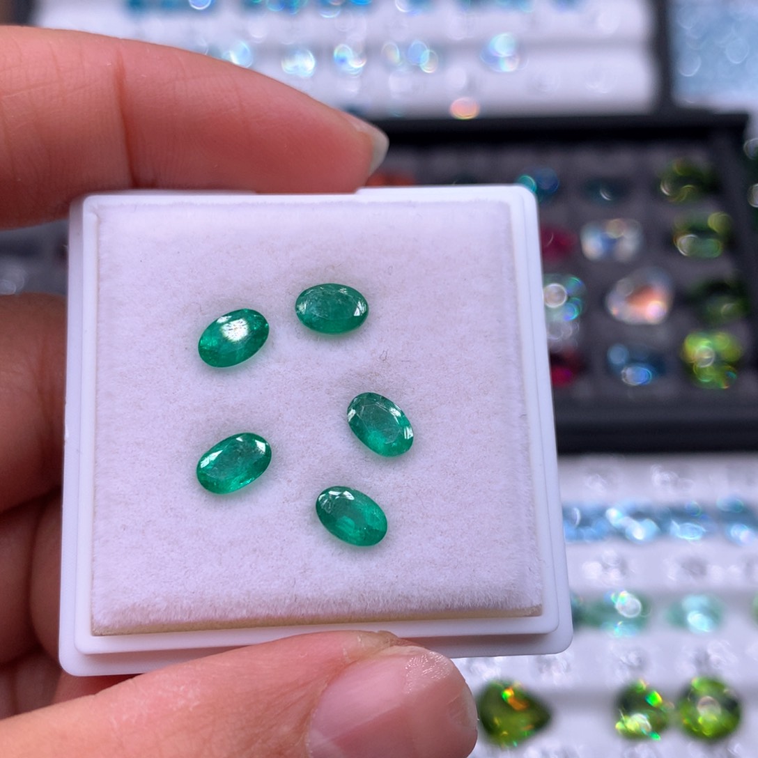 祖母绿珠宝奇石未镶嵌