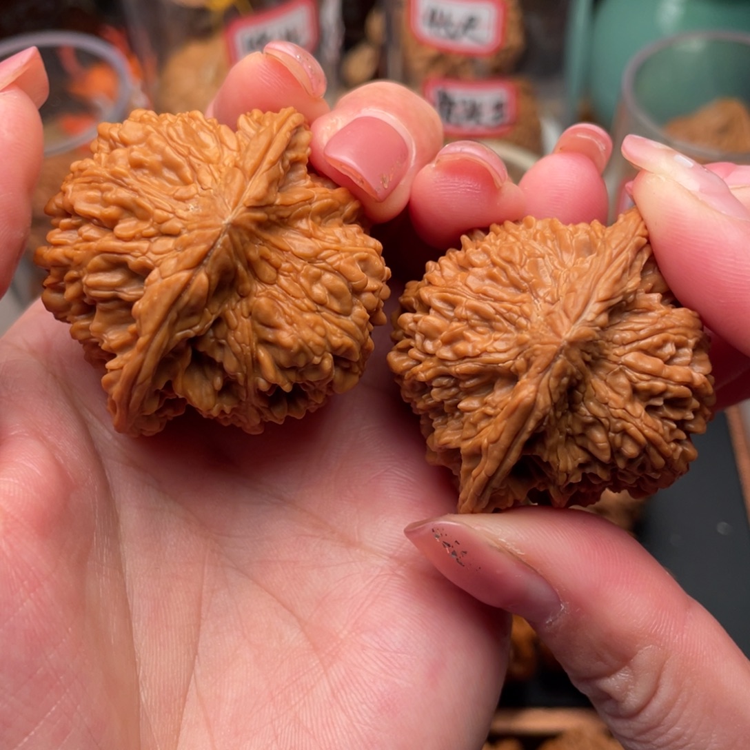 ****酥桃核把件全品满天星44