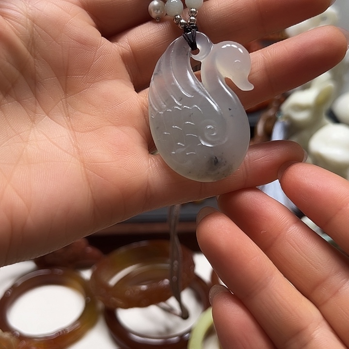 蛇纹石玉吊坠未镶嵌