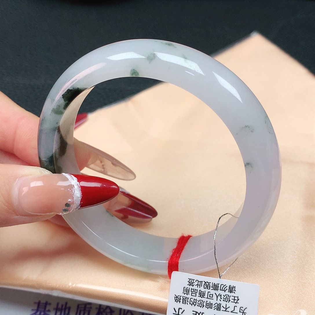 翡翠手镯未镶嵌55轮胎
