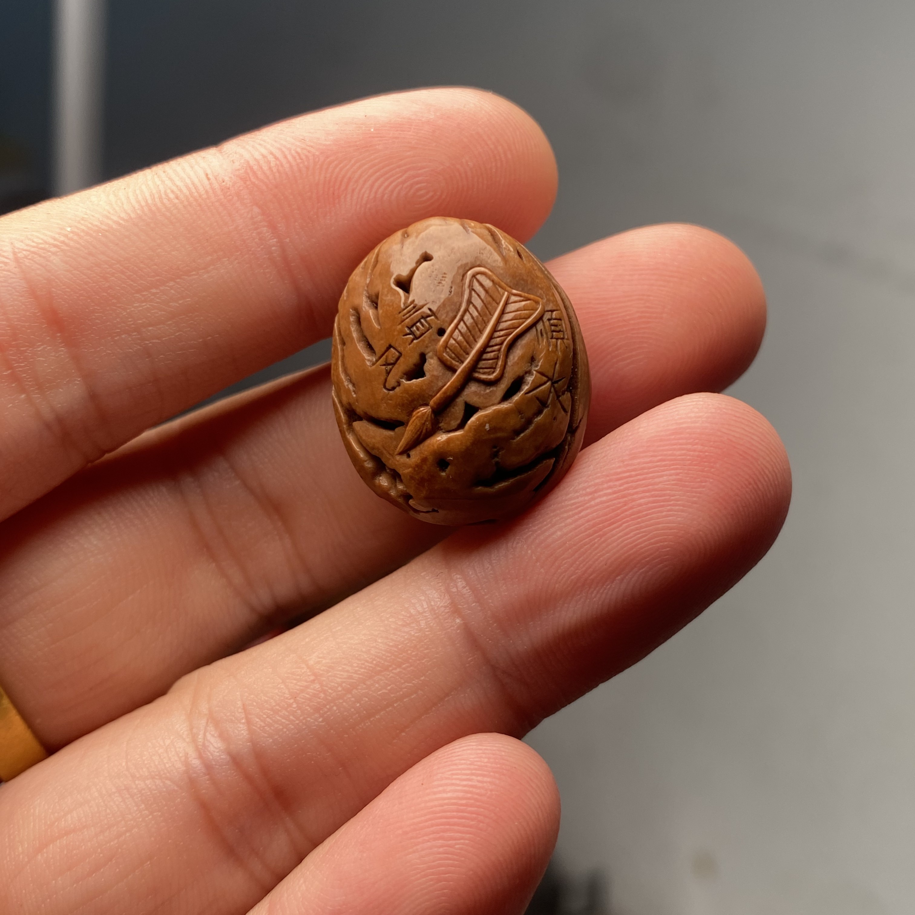 孔方泉记【顺风顺水】编号011，一物一图精品桃核单籽顺风顺水