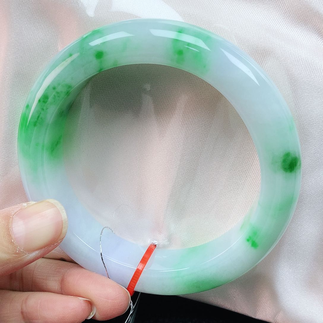 翡翠手镯未镶嵌60圈