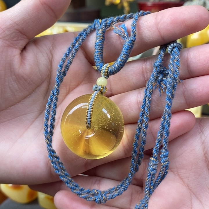 琥珀裸石未镶嵌平安扣