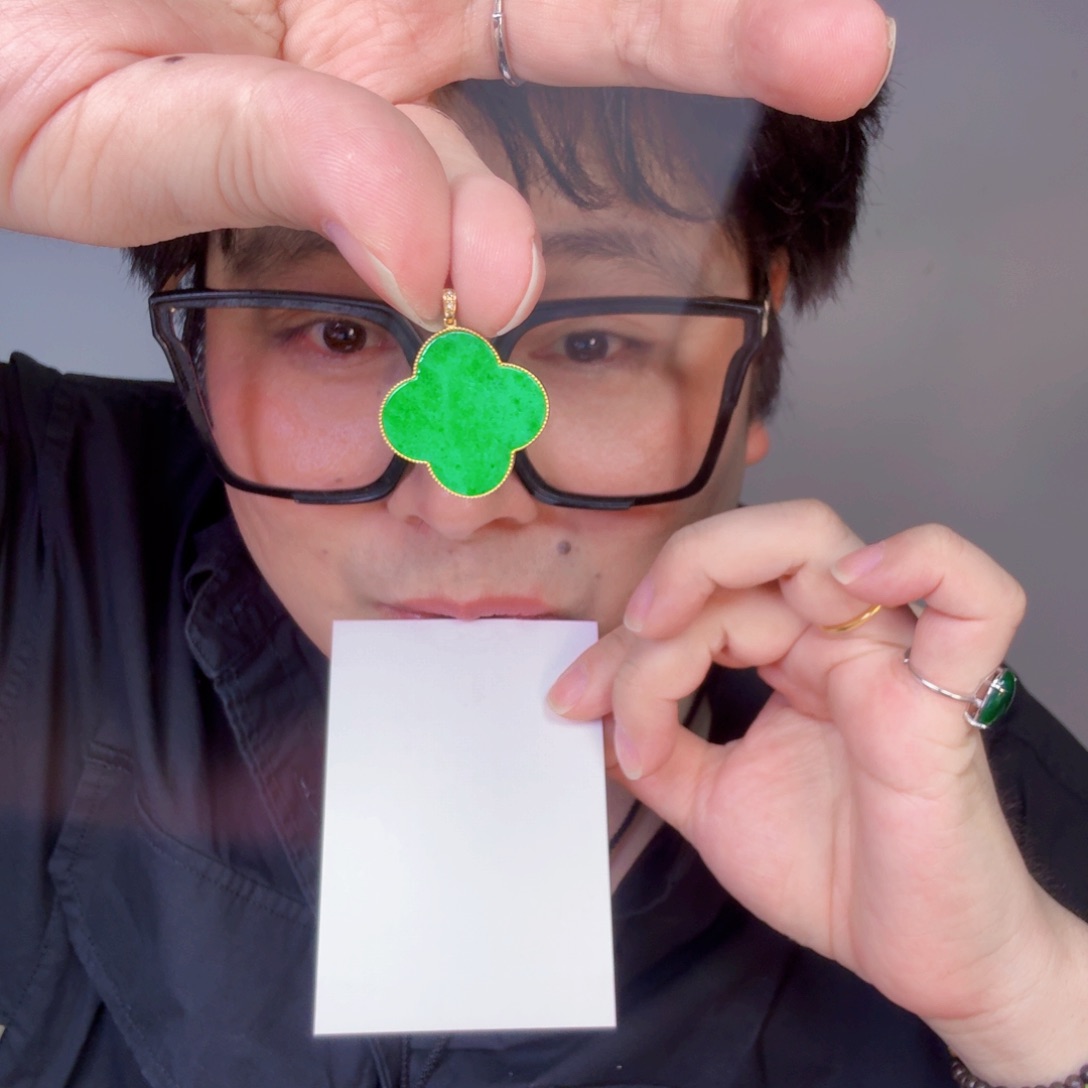 翡翠18K金镶嵌颈饰一件