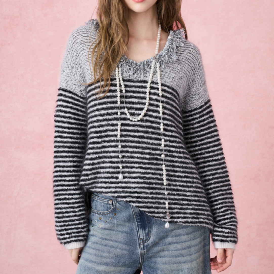 DIANA VEVINA 撞色条纹V领长袖毛衣