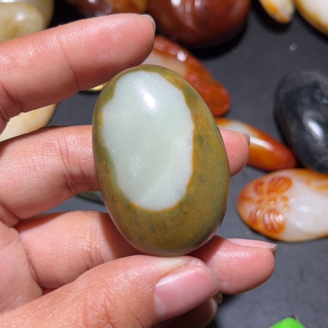 和田玉未镶嵌珠宝奇石