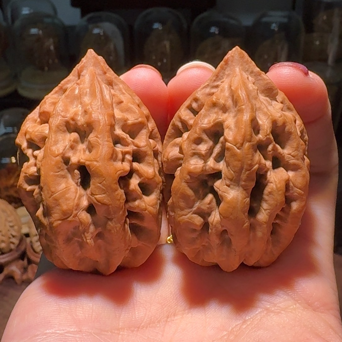 文玩核桃吊坠帝王龙