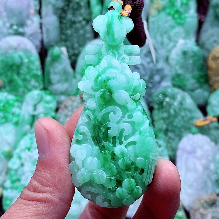 翡翠吊坠(不含链)未镶嵌云****姐