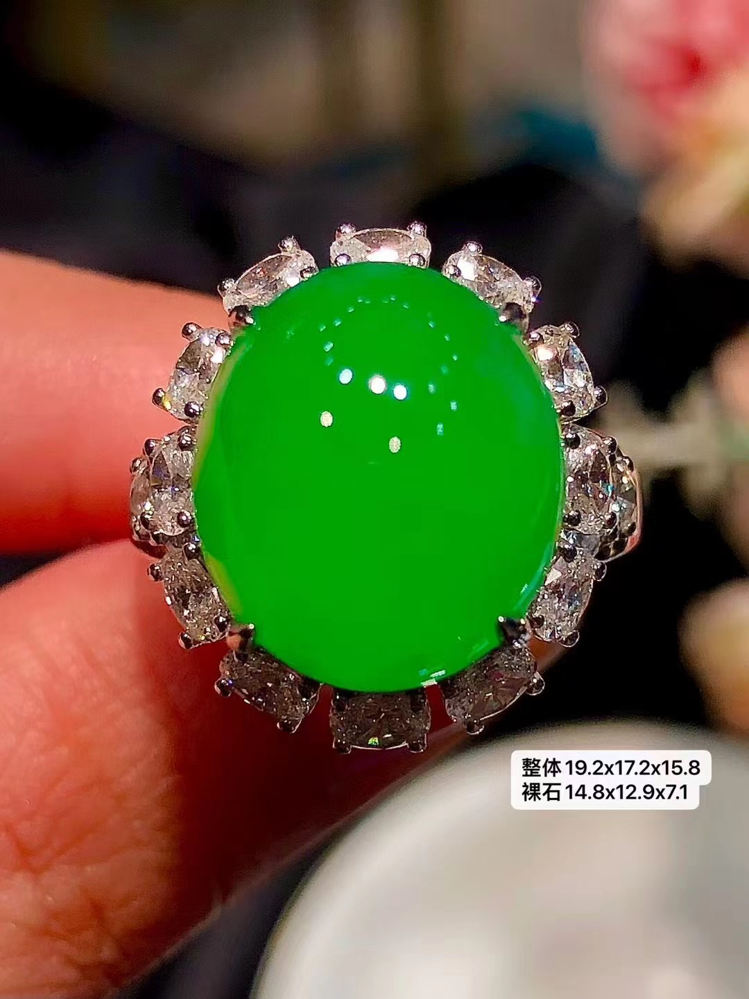 缅甸饱满阳绿鸽子蛋戒指 饱满厚庄水润透亮 优雅高贵  YTZB50214