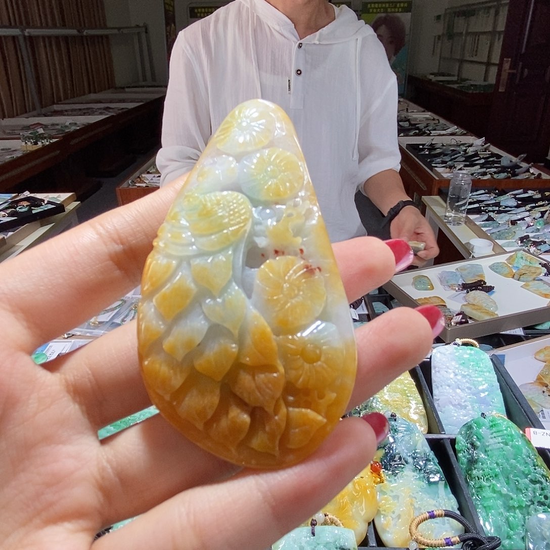 翡翠未镶嵌颈饰翡翠