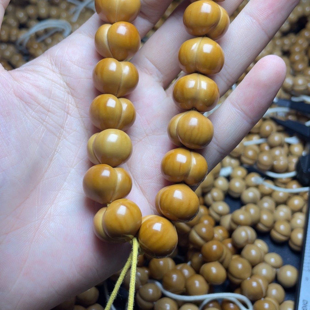 小****猴头核桃吊坠屁桃瑕疵