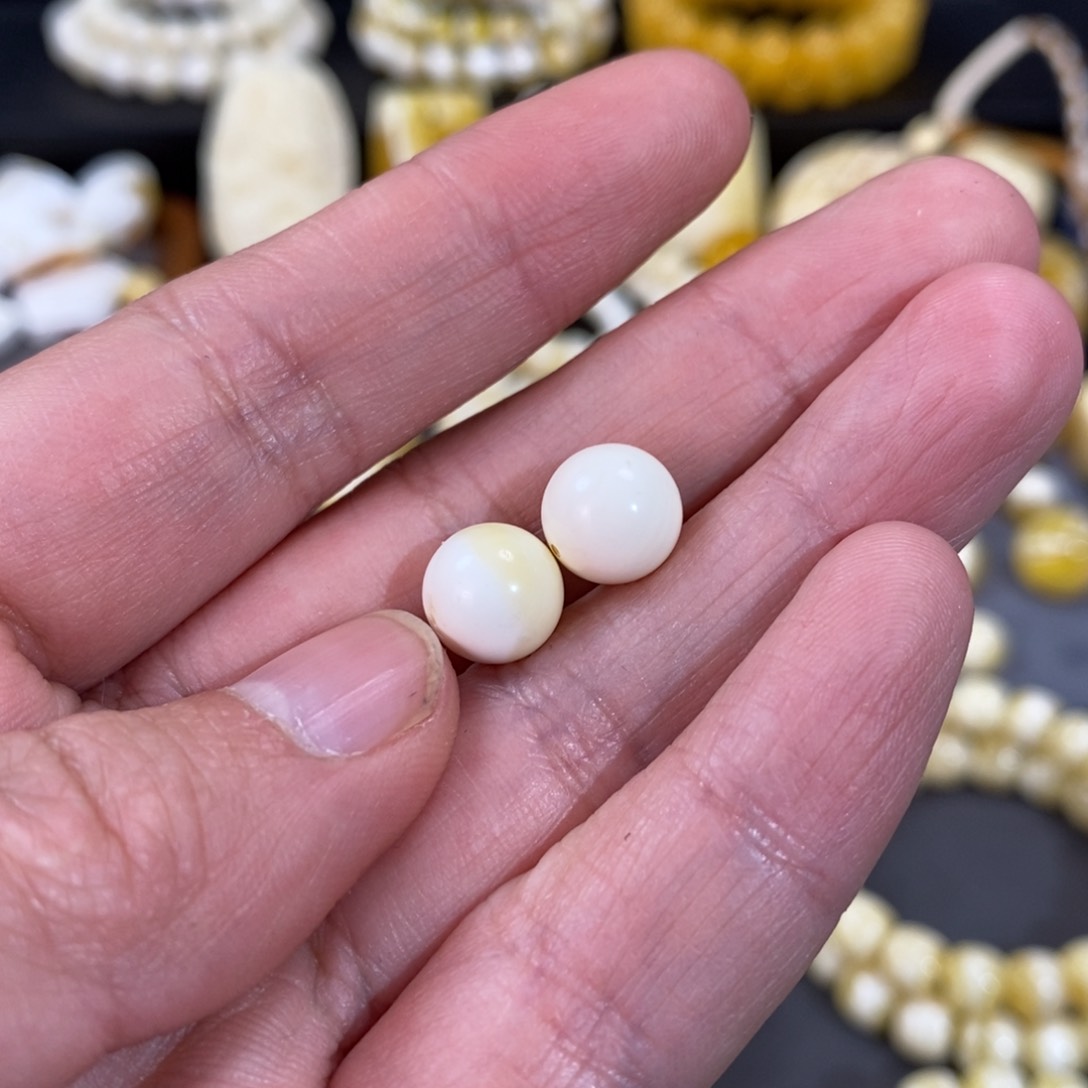 蜜蜡手串未镶嵌长*瓷白对珠9mm