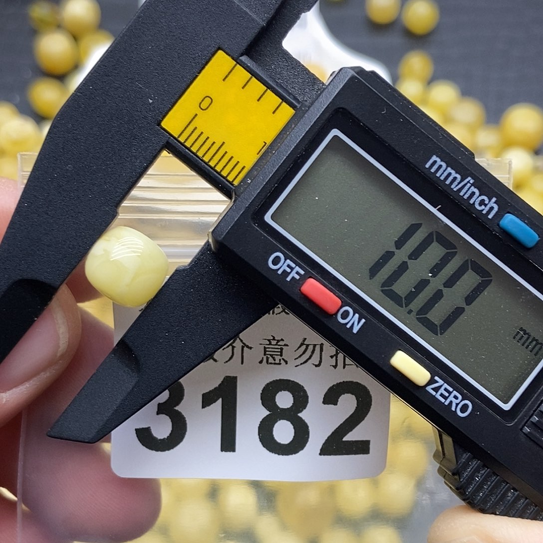 蜜蜡未镶嵌珠宝奇石3182