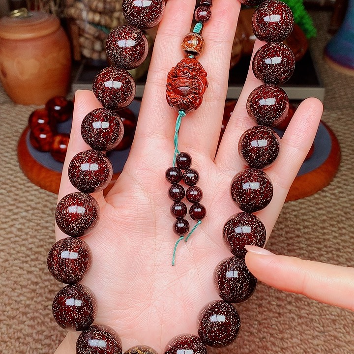 檀香紫檀（小叶紫檀）20手持