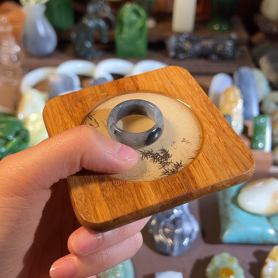 和田玉挂件未镶嵌马**娘