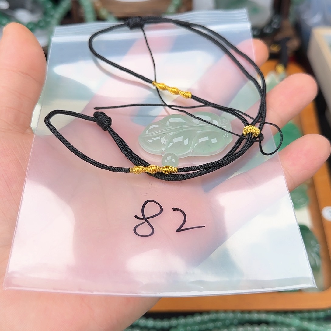 石英质玉颈饰未镶嵌小*