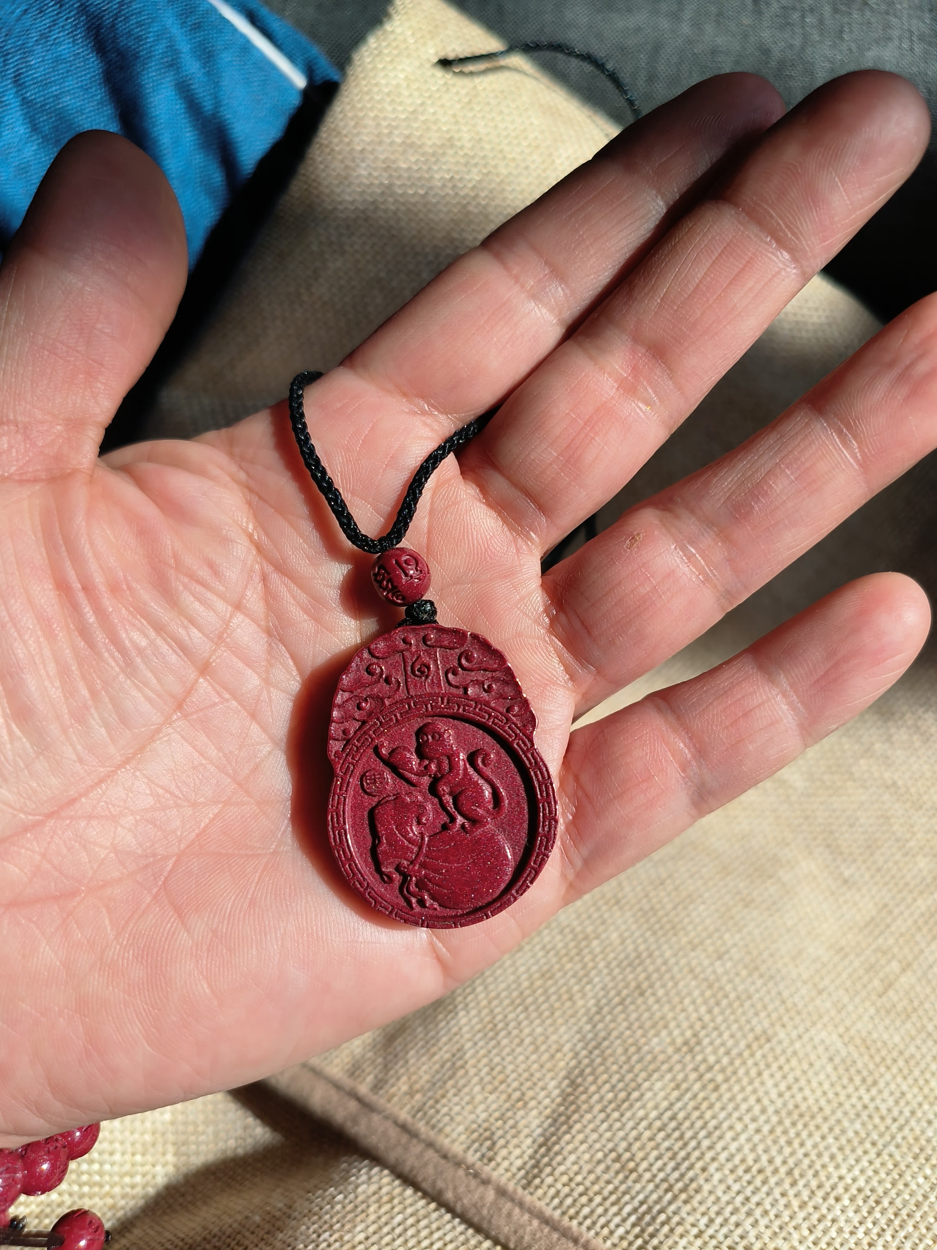 含辰砂工艺品属猴双面雕刻本命佛吊坠