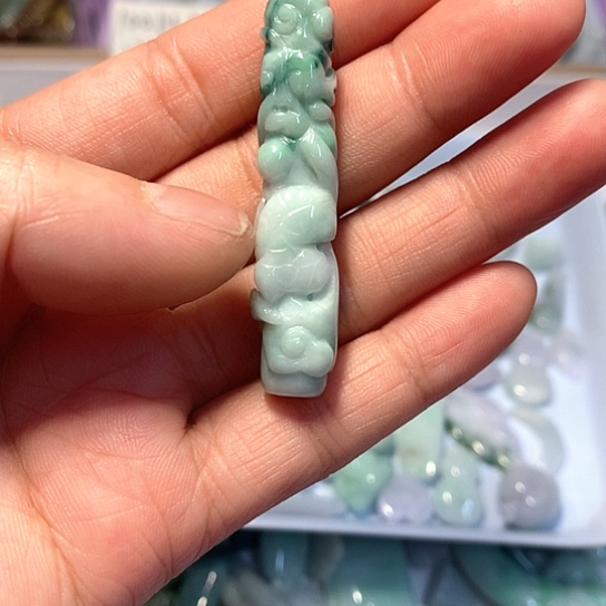 翡翠未镶嵌颈饰吊坠