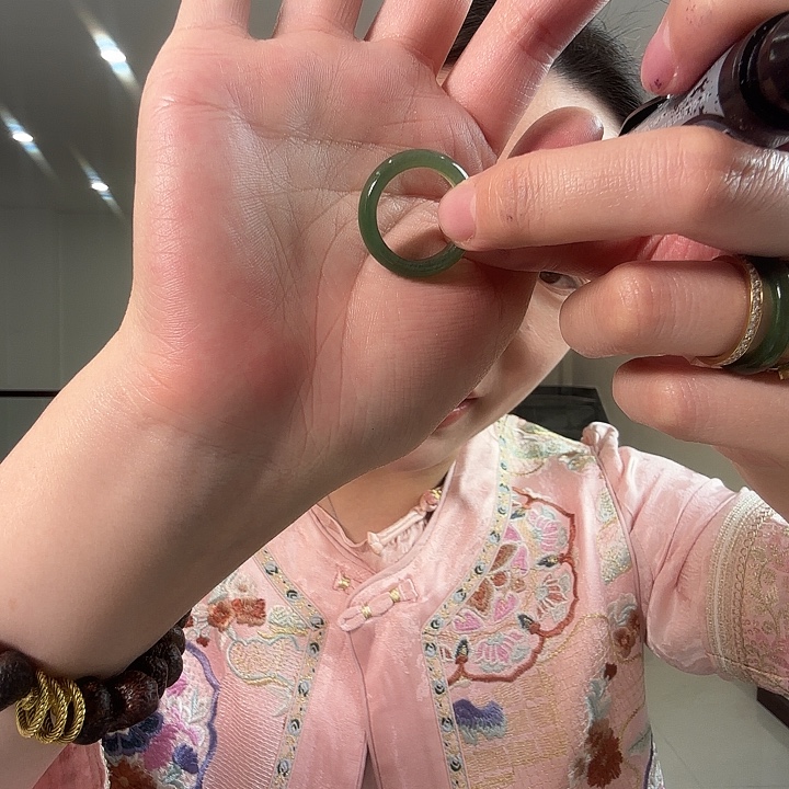 晶***晶蛇纹石玉未镶嵌颈饰