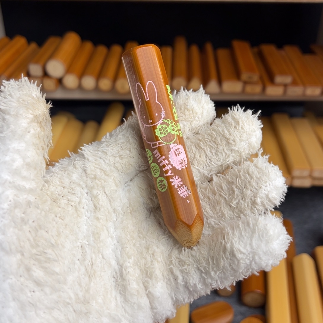 六棱红皮米菲蜡笔