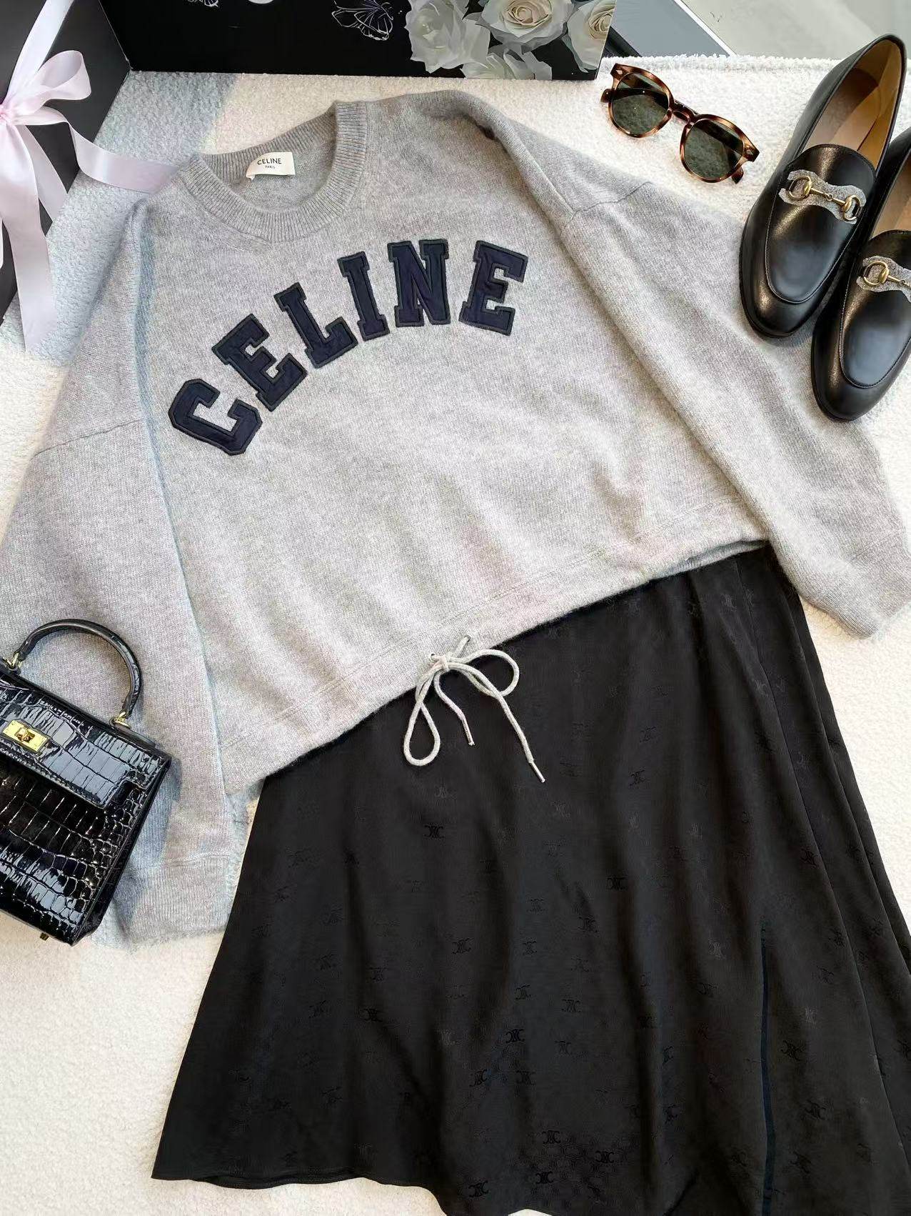 95新 Celine/思琳 qq1058 羊毛/山羊绒 字母logo羊绒毛衣 M码