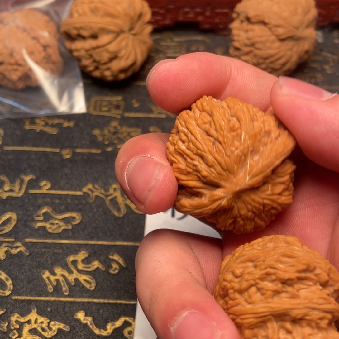 文玩核桃把件小*牙红宝石