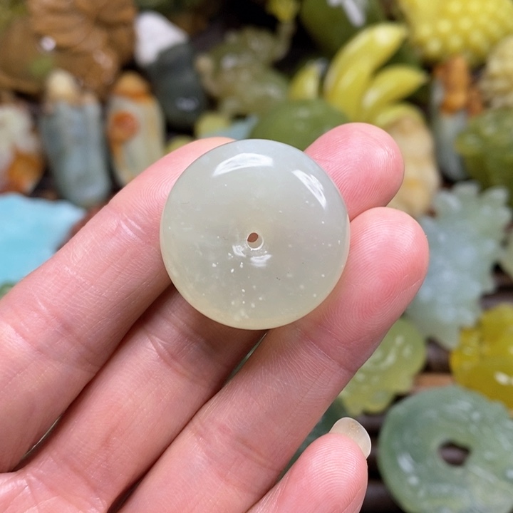 蛇纹石玉挂件未镶嵌