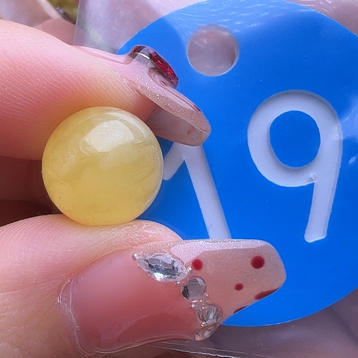 未镶嵌蜜蜡裸石10.5mm鸡油黄圆珠