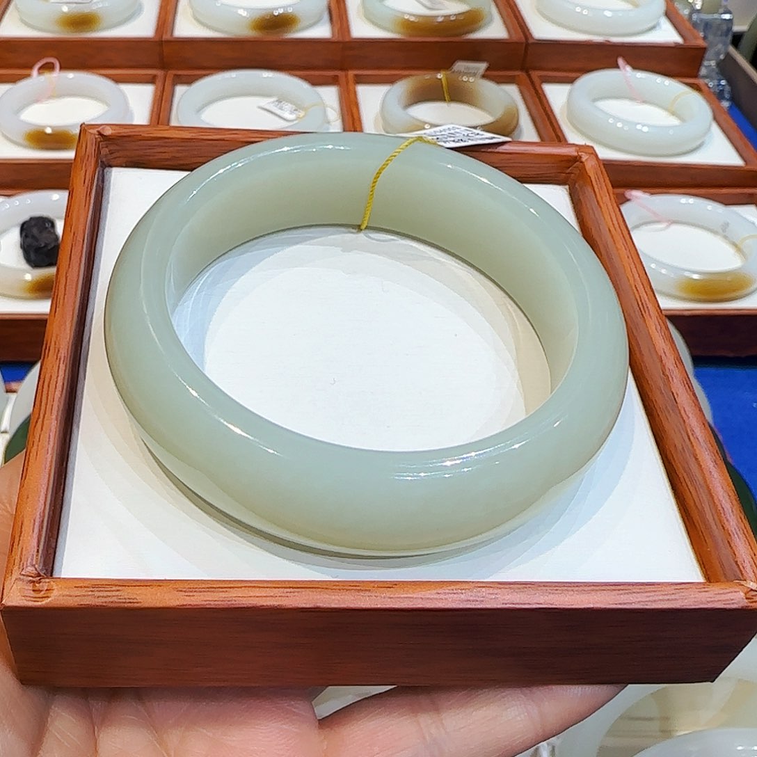 和田玉手镯未镶嵌析*且末暖白61