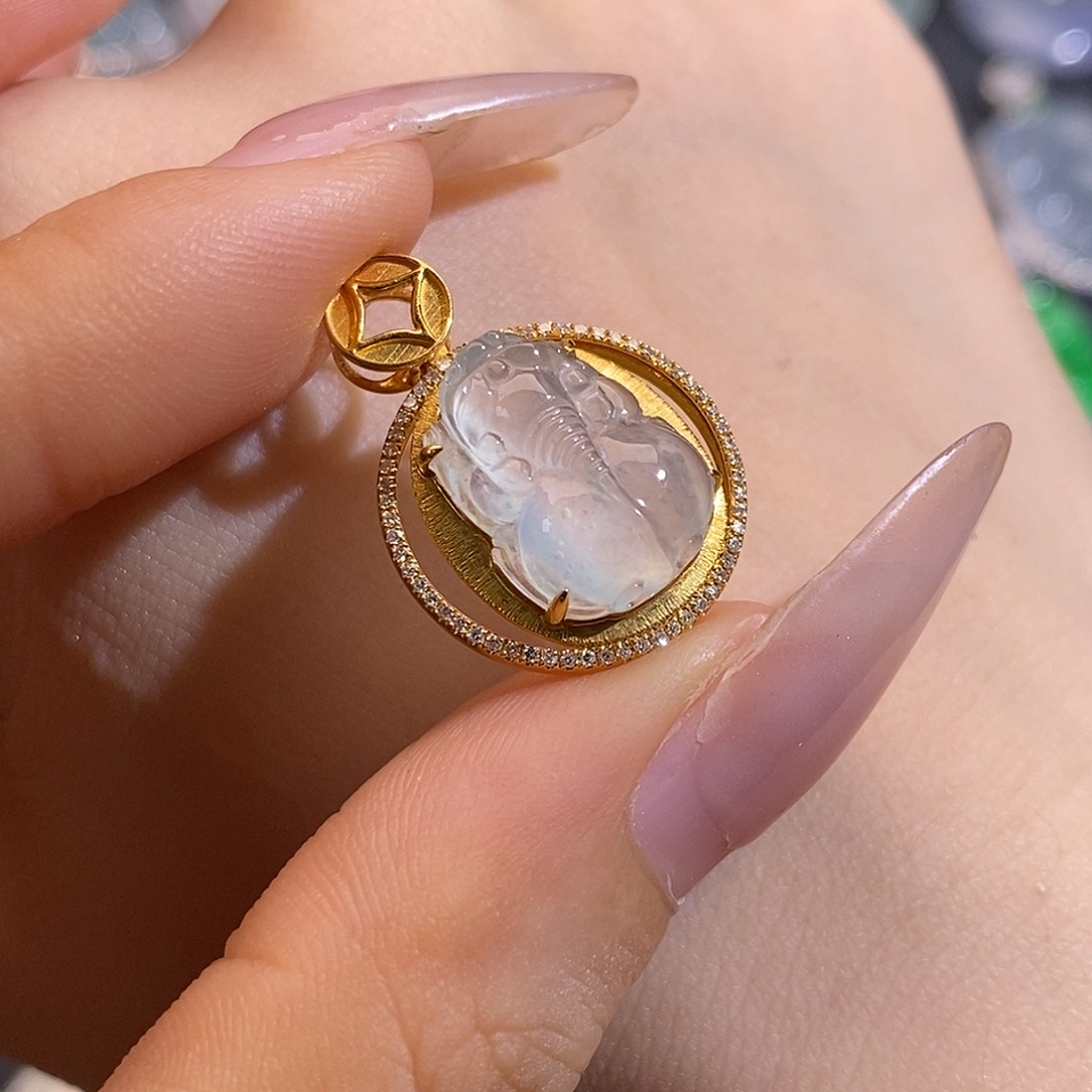 翡翠未镶嵌颈饰貔貅