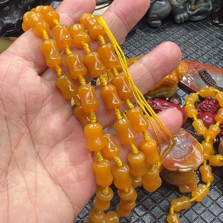 石英质玉（黄龙玉）颈饰未镶嵌