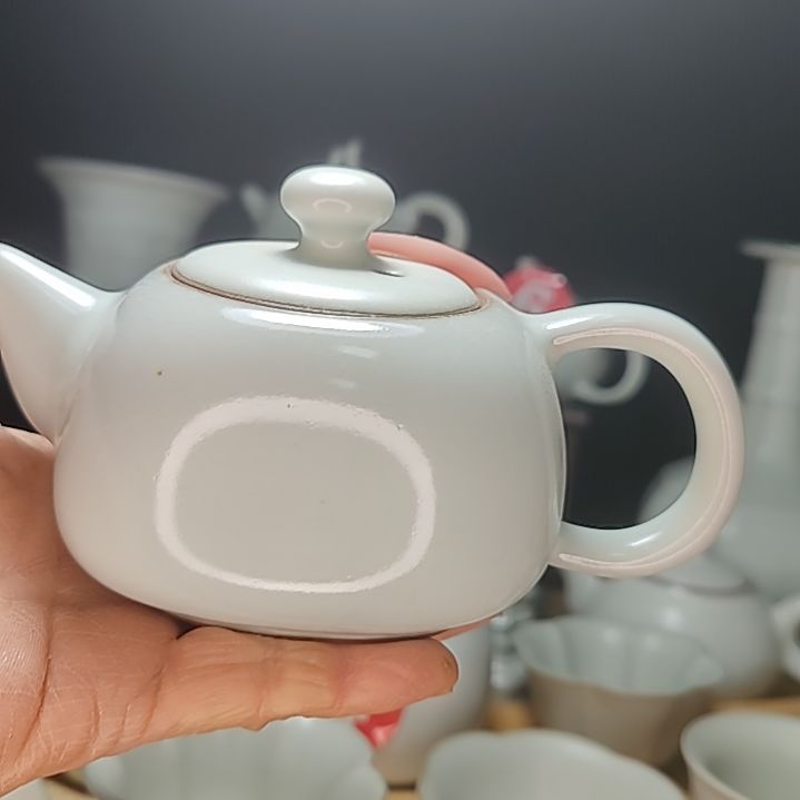 月白釉半手工中原壶