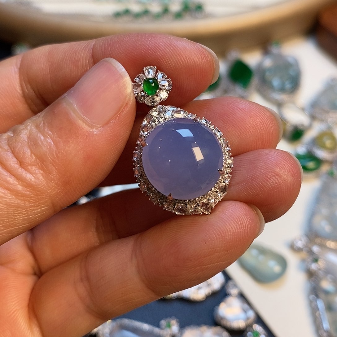 翡翠颈饰18K金镶嵌蛋面