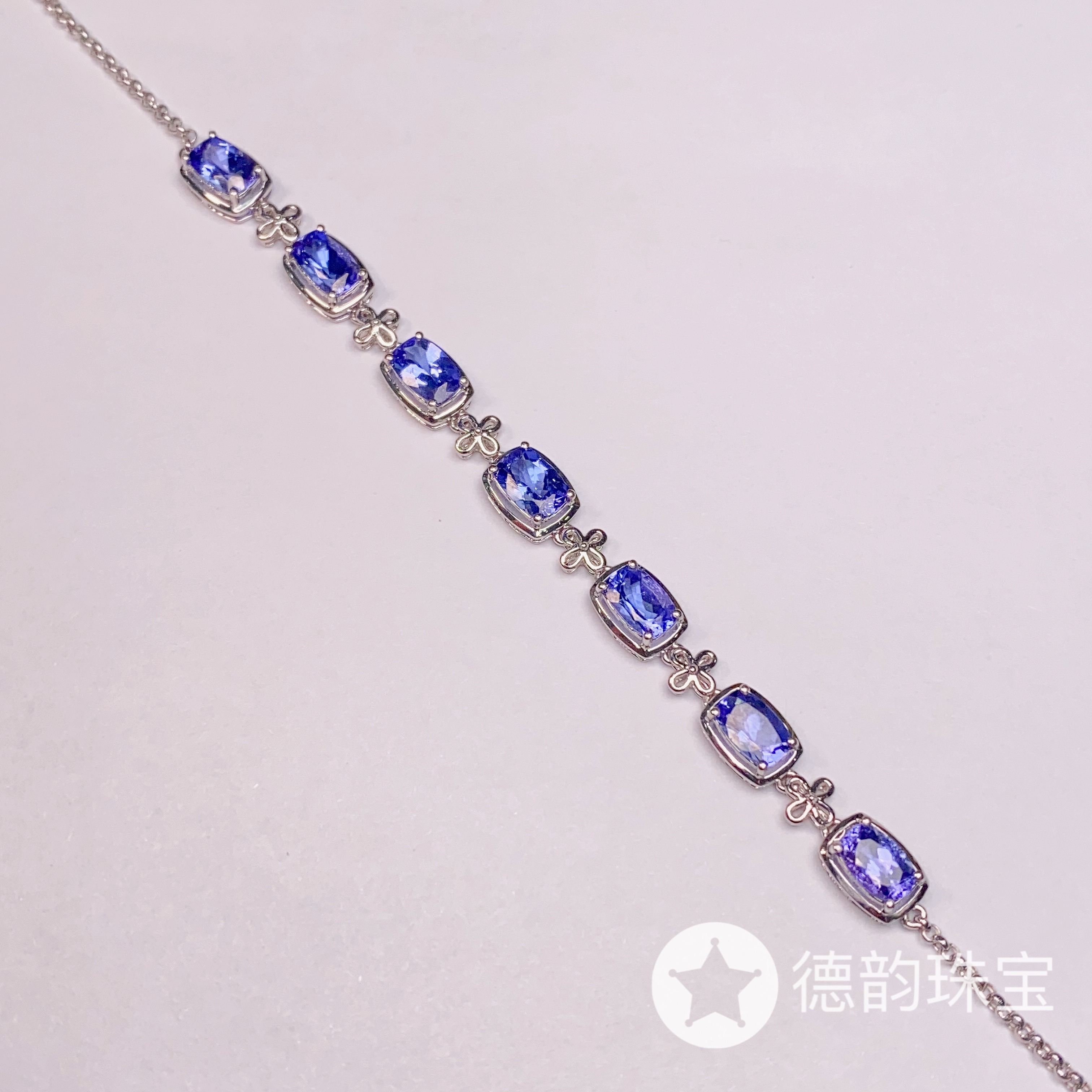 18K金镶嵌坦桑石手链