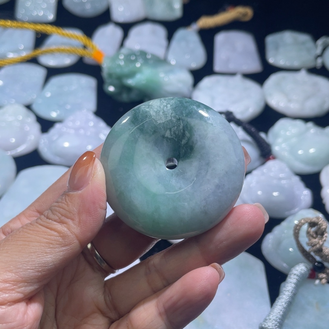 翡翠未镶嵌颈饰平安扣