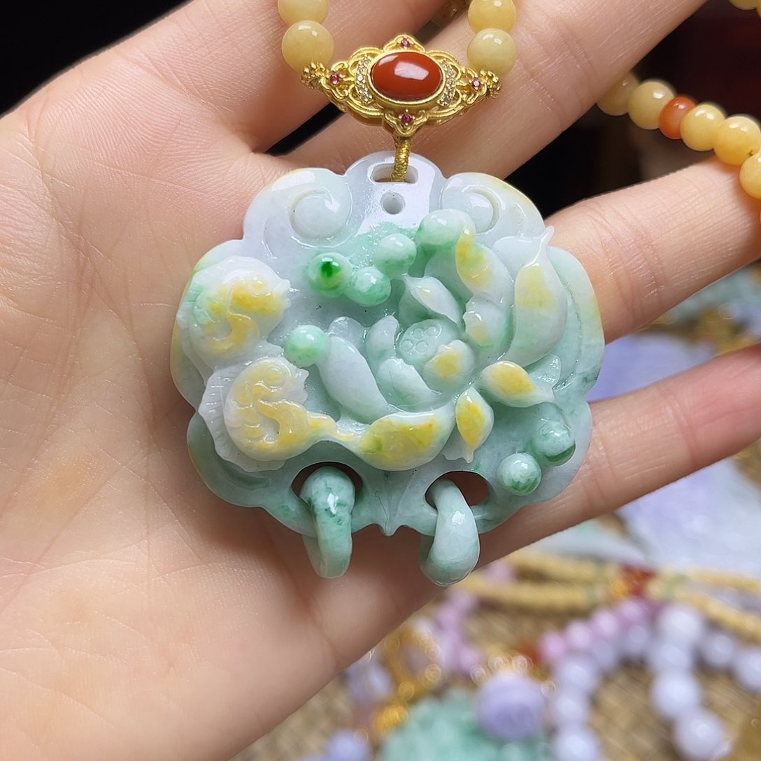 翡翠颈饰未镶嵌天然翡翠