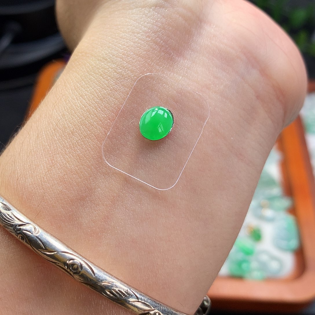 吊坠(不含链)未镶嵌翡翠蛋面