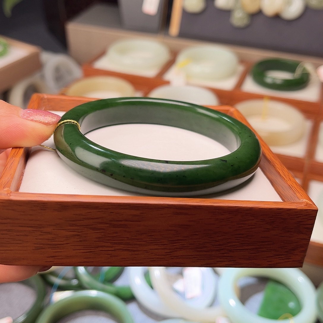 和田玉未镶嵌手镯63