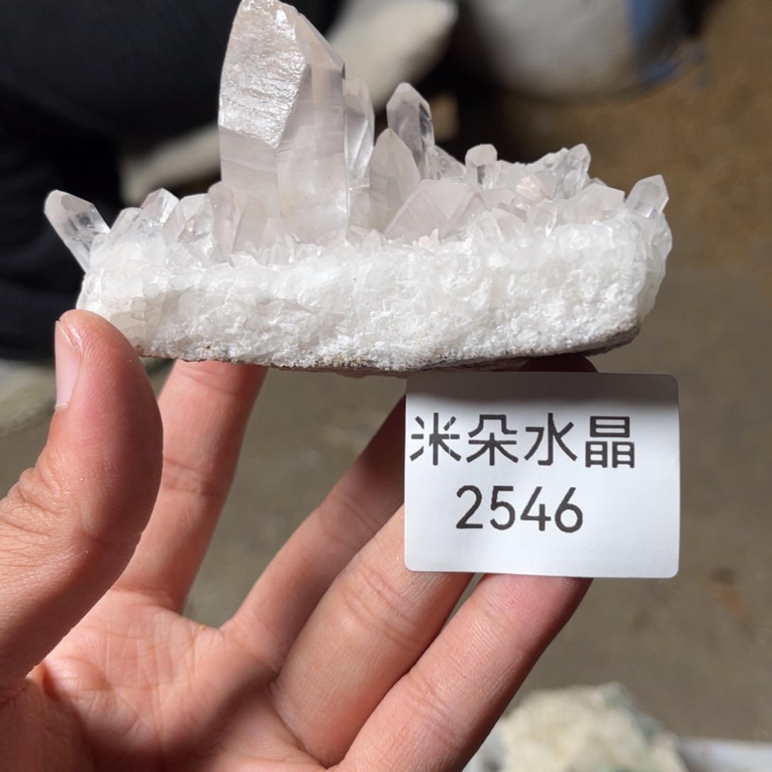 逾***茶水晶未镶嵌珠宝半成品
