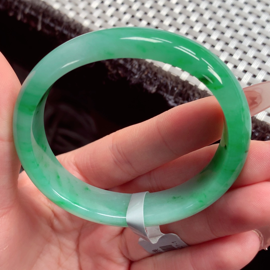 翡翠手镯未镶嵌我***果缅甸