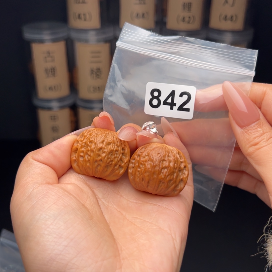 x****文玩核桃吊坠铁锤