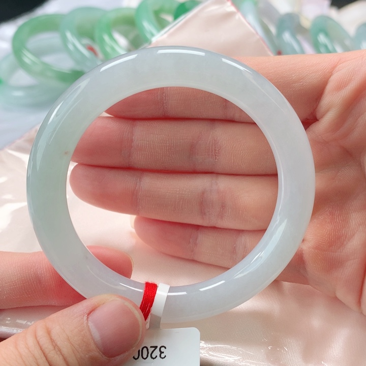 翡翠手镯未镶嵌缅甸A货翡翠手镯